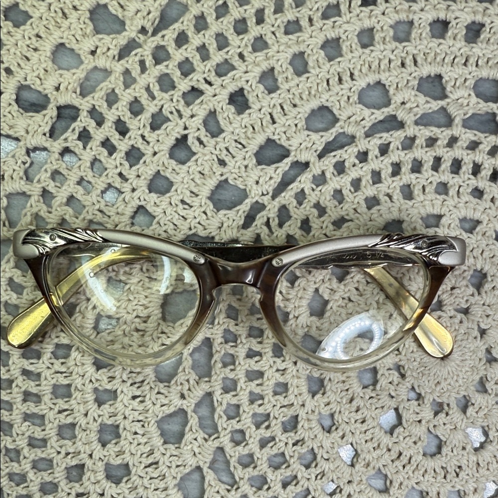 Vintage tan Brown Cat-Eye Glasses